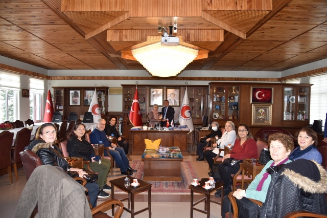 TİYATRO EKİBİNDEN BAŞKAN VELİ GÖK'E ZİYARET