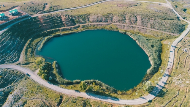 Toroslar'ın incisi Dipsiz Göl güzelliğiyle doğaseverlerin ilgisini çekiyor