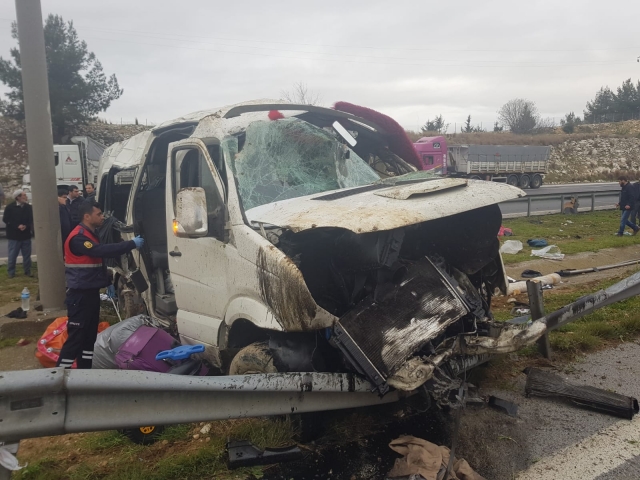 trafik kazası: 1 ölü, 8 yaralı