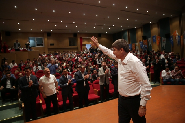 Türel AK Parti’li gençler ile bir araya geldi 