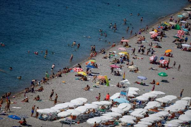 Turizm merkezlerinde bayram tatili yoğunluğu