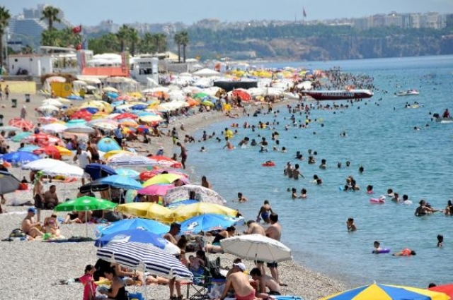 Turizm merkezlerindeki plajlarda yoğunluk