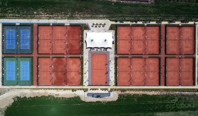 "Turizmin başkenti"nde spor tesisleri coşkulu günlere hazırlanıyor