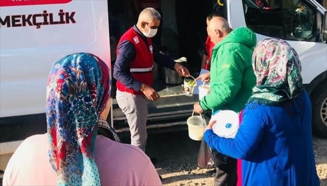 Türk Kızılay Hatay'da ihtiyaç sahibi 1000 aileye iftar yemeği dağıttı