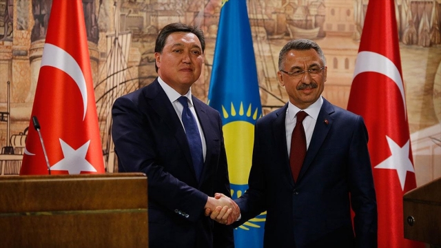 'Türkiye ile Kazakistan arasında 1,4 milyar dolarlık 19 sözleşme imzalandı'