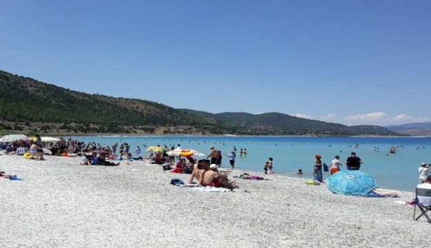 ​Türkiye’nin Maldivleri Salda Gölü’ne ziyaretçi akını