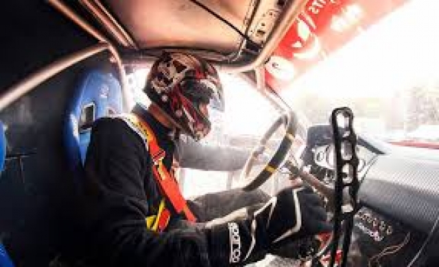 Türkiye'nin en iyi drift pilotları İzmit'te sahne alıyor