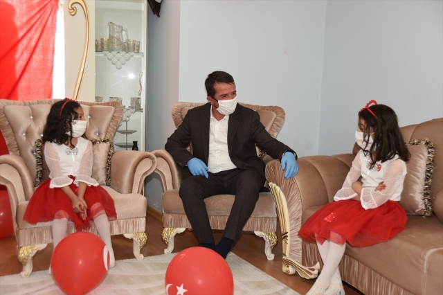 Türkoğlu Belediye Başkanı Osman Okumuş'dan çocuklara ziyaret
