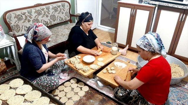 Türkoğlu'nda bayram çöreği mesaisi