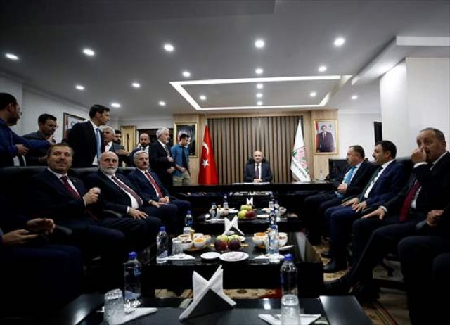 Ulaştırma ve Altyapı Bakanı Turhan, Isparta'da