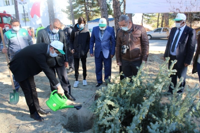 Uluborlu'da fidanlar toprakla buluştu