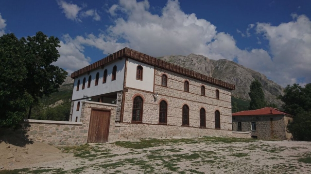 Uluborlu'da restore edilen cami ibadete açıldı