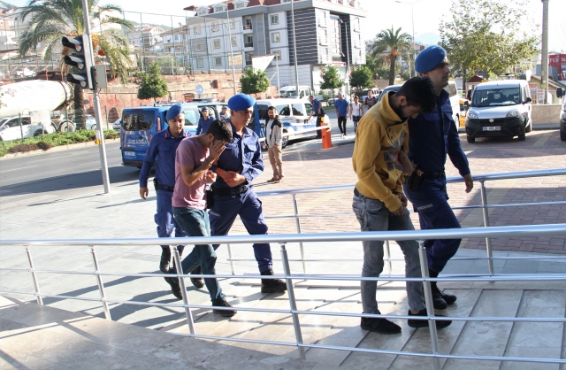 Üniversite öğrencilerini zehirleyen uyuşturucu tacirleri yakalandı 