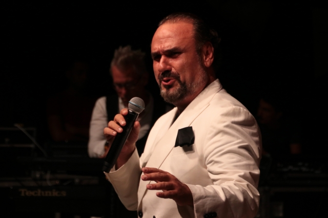 Ünlü Tenor Hakan Aysev büyüledi  
