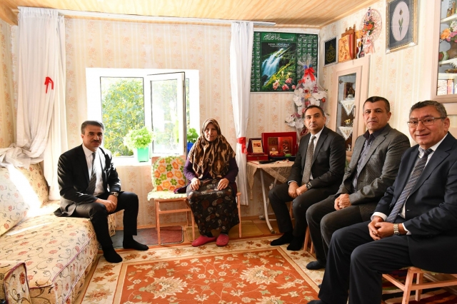 Vali Aydın Baruş, Balkırı Köyü'nde Kadın Girişimci ve Şehit Ailesini Ziyaret Etti