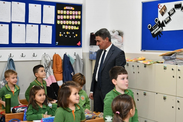 ​
Vali Aydın Baruş, Ülkü Ortaokulu ve Isparta Anadolu Lisesi'nde İncelemelerde Bulundu