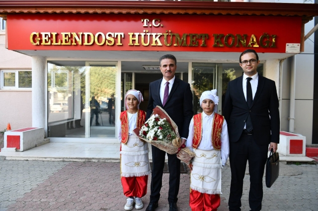 Vali Baruş, Gelendost İlçesinde Vatandaşlarla Buluştu ve İlçe Çalışma Ziyaretlerine Devam Etti
