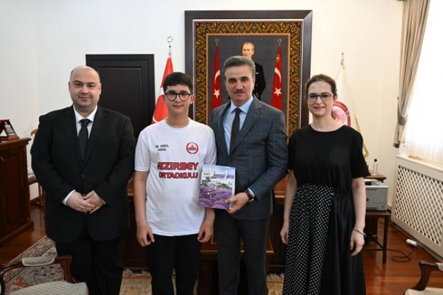 Vali Baruş, LGS Birincisi Mustafa Arel Akol’u Tebrik Etti