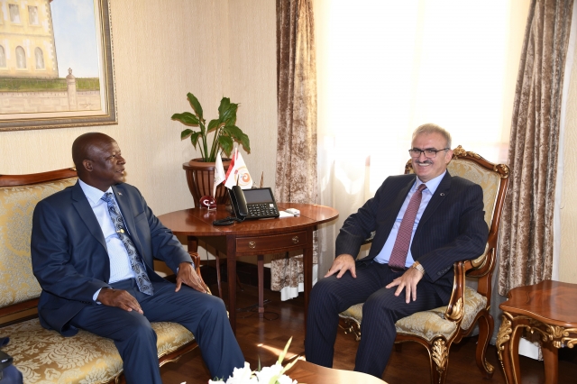 Vali Karaloğlu, Büyükelçi Malefane’yi ağırladı   