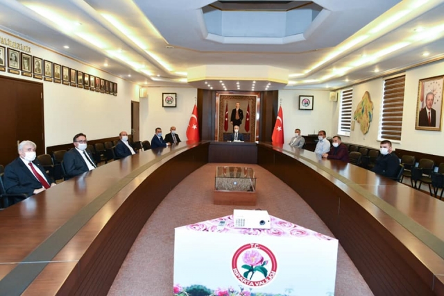 ​​Vali Seymenoğlu Bakkallar ve Bayiler Odasını Kabul Etti