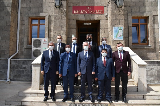 Vali Seymenoğlu;  Eğirdir Belediye Başkanı ve Meclis Üyelerini Kabul Etti