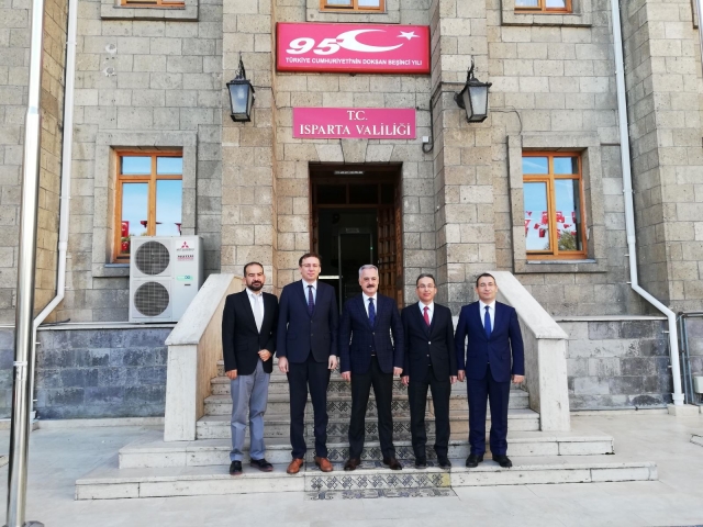 Vali Seymenoğlu, SDÜ yönetimini ağırladı  