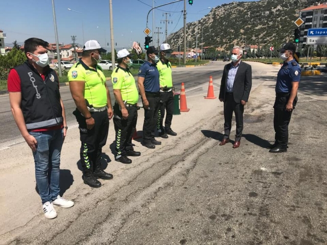 VALİ SEYMENOĞLU TRAFİK UYGULAMA NOKTALARINI ZİYARET ETTİ