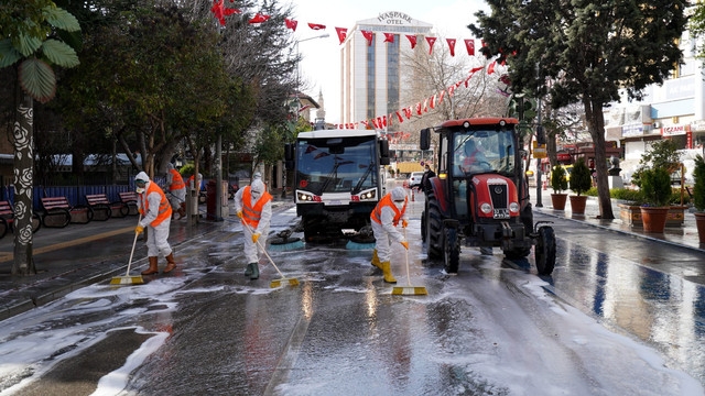 Vatandaşın sağlığı için dezenfekte
çalışmaları aralıksız devam ediyor