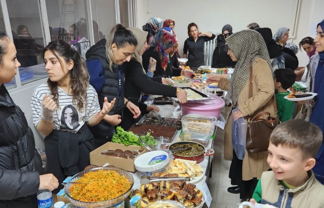 Velilerden depremzedelere uzanan yardım eli