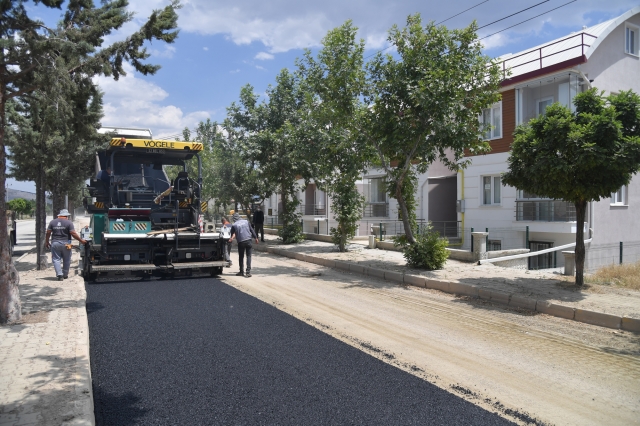 Yağmur suyu tamamlandı, asfaltı döküldü