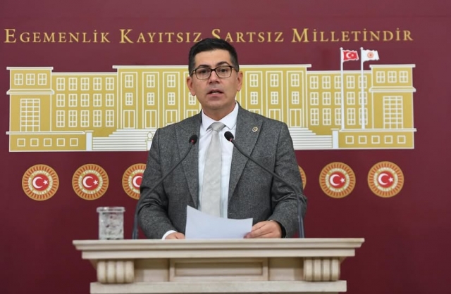 Yalım Halıcı’dan Sert Tepki: Faiz Politikası Halkı Ezdi