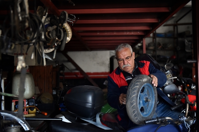 Yarım asırdır aşkla motosiklet tamir ediyor