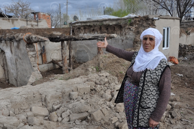 yaşlı kadının evi çöktü