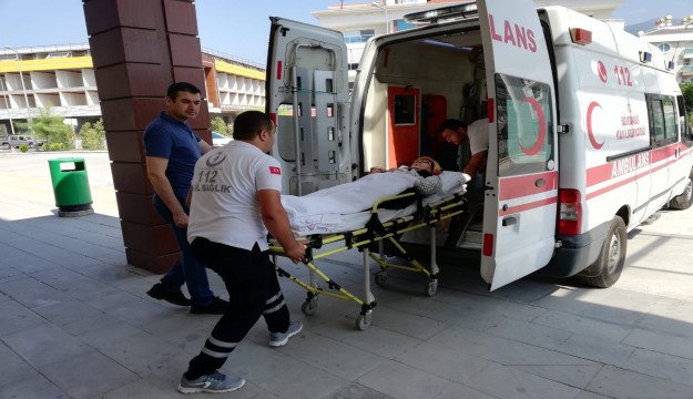 Yatarak tedavi gören vatandaşlar ambulanslarla sandığa taşındı   