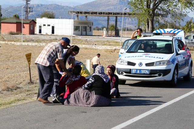 Yeni araç bakmak için yola çıktılar, trafik kazasında öldüler