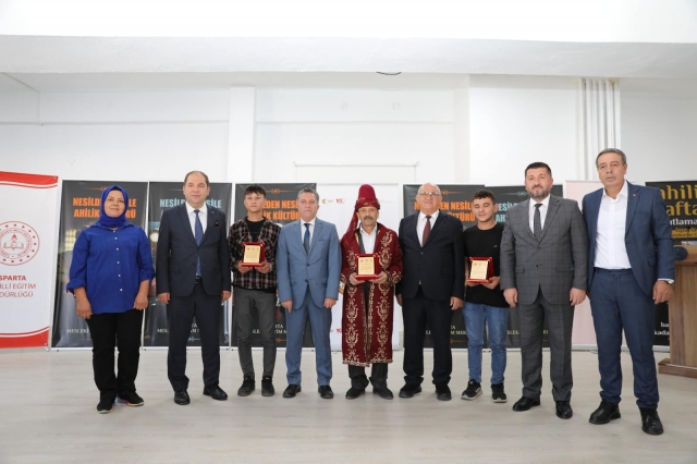 Yılın Ahisi Kaftan Giydi: Ahilik Haftası Isparta’da Coşkuyla Kutlandı